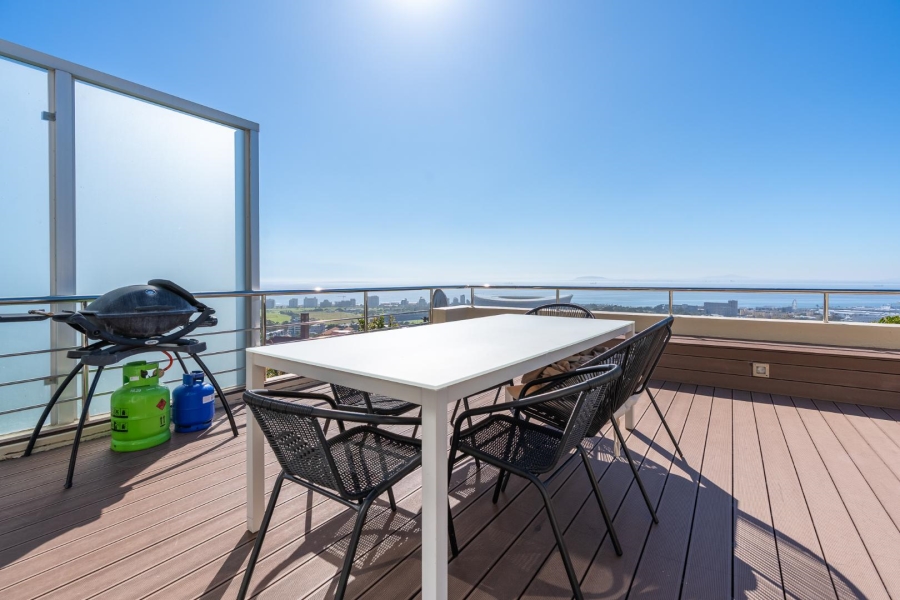 3 Bedroom Property for Sale in Green Point Western Cape